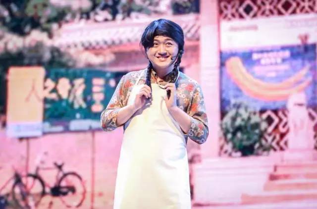 小品《那些年我們錯(cuò)過的一支舞》，主播樂天、張嵩的裝扮你給打幾分？