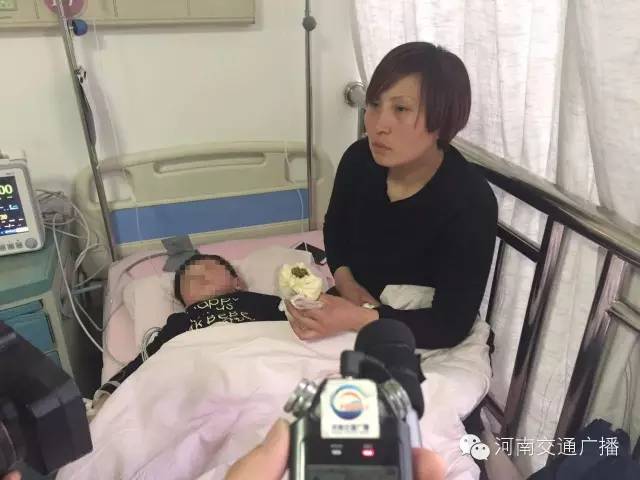 小浩天的母親通過(guò)河南交通廣播向所有幫助他們的人表達(dá)了感謝！