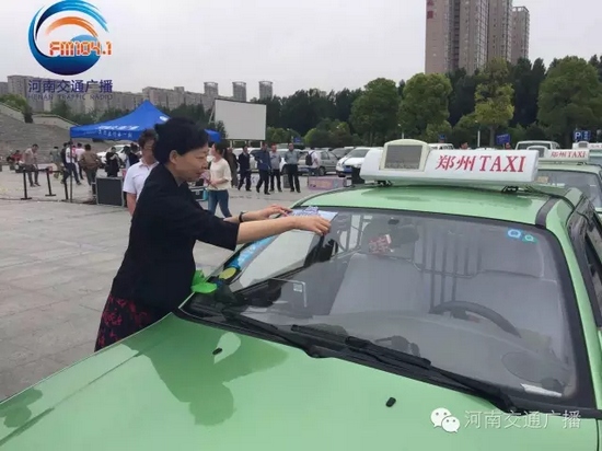 省文明辦專職副主任張曼如，對(duì)愛心助考活動(dòng)的舉辦給予高度評(píng)價(jià)。