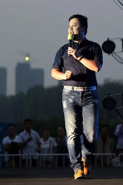 莫非此刻是在向前走還是向后移？