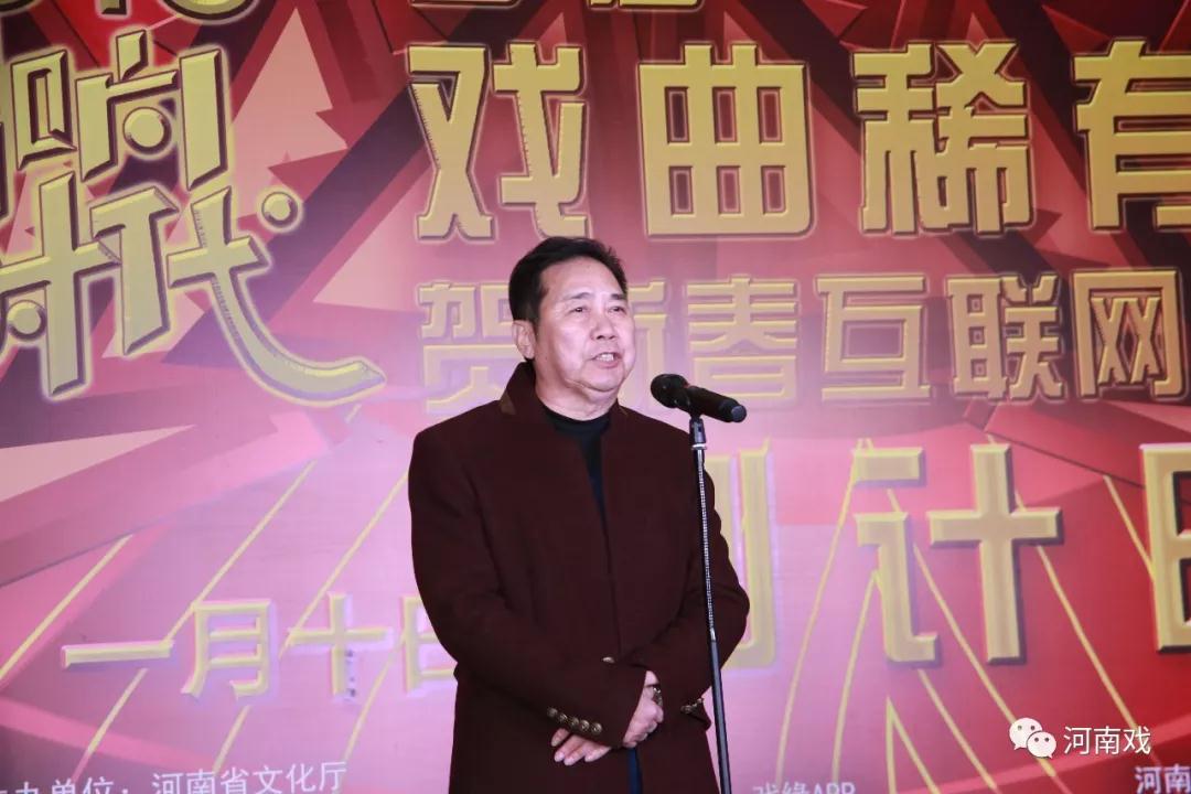 中國戲劇家協(xié)會(huì)副主席、河南豫劇院院長李樹建介紹活動(dòng)概況