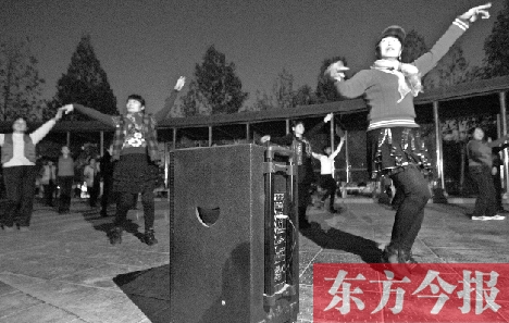 做到既讓跳舞的人有地方，又不影響他人休息，這才是化解矛盾的根本出路