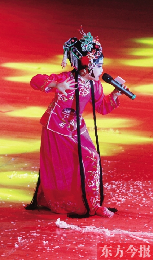 11月16日，《非常6+1》河南區(qū)總決賽現(xiàn)場，入圍選手們上演了一場精彩的比賽