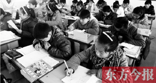 一所學(xué)校的學(xué)生們在上課中。鄭州、新鄉(xiāng)成為國家中小學(xué)教育質(zhì)量綜合評價改革實驗區(qū)