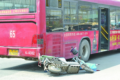 鄭州11歲女孩慘死公交車(chē)輪下