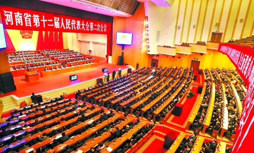 　4月1日下午，河南省第十二屆人民代表大會第二次會議在省人民會堂開幕。 記者 郭 宇 董 亮 攝