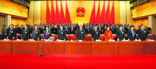 4月2日上午，河南省第十二屆人民代表大會第二次會議在莊嚴(yán)的國歌聲中閉幕。記者 郭宇 董亮 攝