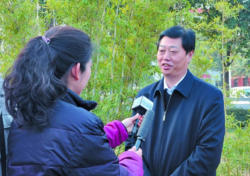 十八大代表、南陽市委書記李文慧談學(xué)習(xí)十八大精神體會