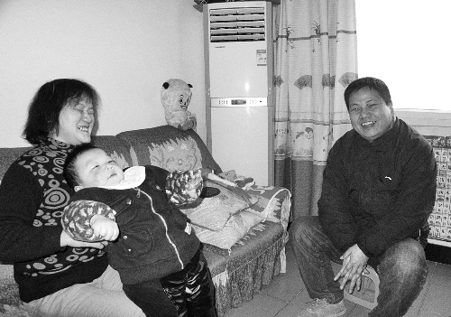 恩人找到了、飯碗保住了，張新明（右）與原竹青都開心地笑了。