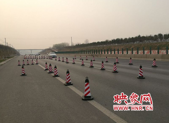 滎陽(yáng)市路警聯(lián)合“雷霆”封殺“雙超”車(chē)輛
