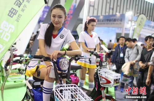 模特搶眼江蘇國際自行車電動車交易會