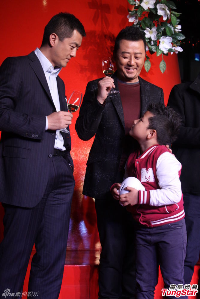 李亞鵬、郭濤父子相活動(dòng)