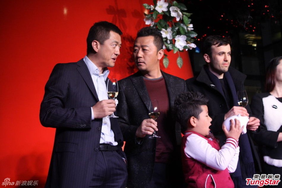 李亞鵬、郭濤父子相活動(dòng)