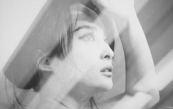 蔣勤勤吊帶美照。