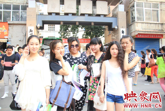 畢業(yè)和同學(xué)一起去旅行是不少考生的選擇。
