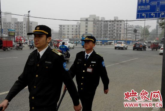 每天，老王的工作就是在火車站附近巡邏