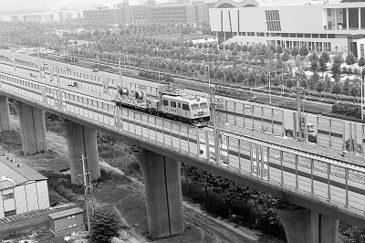 開城鐵建成通車之后，將開行時(shí)速200公里的動(dòng)車組，屆時(shí)，鄭州到開封的用時(shí)將縮短為19分鐘