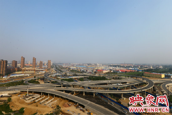 中州大道與南三環(huán)相接的立交橋，預(yù)計(jì)明年將建成通車。