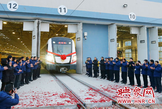 2013年12月28日鄭州地鐵第一班車發(fā)車。
