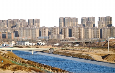 鄭州市西南角，南水北調(diào)渠旁新建的樓盤。