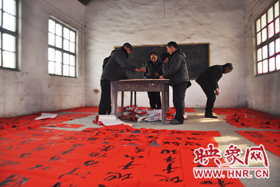 目前已經(jīng)書寫了超過一萬幅春聯(lián)。