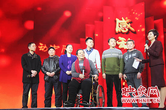 接力照顧高位截癱患者高新海的“隴海大院”愛心集體鄰居們。