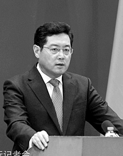 23日，秦剛在外交部例行記者會(huì)上。