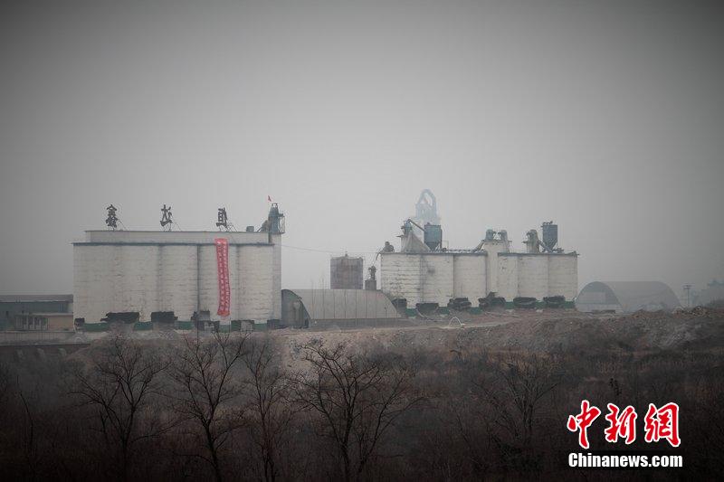 　2014年2月17日，石家莊市再次啟動壓減水泥過剩產(chǎn)能、治理大氣污染水泥企業(yè)集中爆破拆除行動。