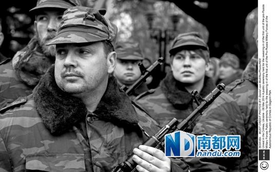 9日，烏克蘭克里米亞自治共和國(guó)的親俄武裝士兵舉行宣誓儀式。