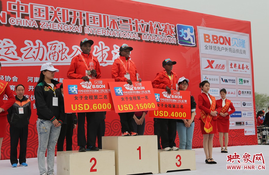女子全程前三名選手。
