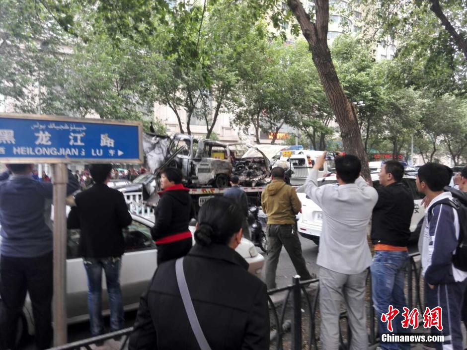 自治區(qū)和烏魯木齊市有關(guān)部門迅速處置，傷員已全部送往醫(yī)院救治。