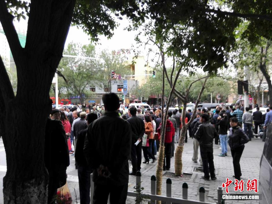 自治區(qū)和烏魯木齊市有關(guān)部門迅速處置，傷員已全部送往醫(yī)院救治。