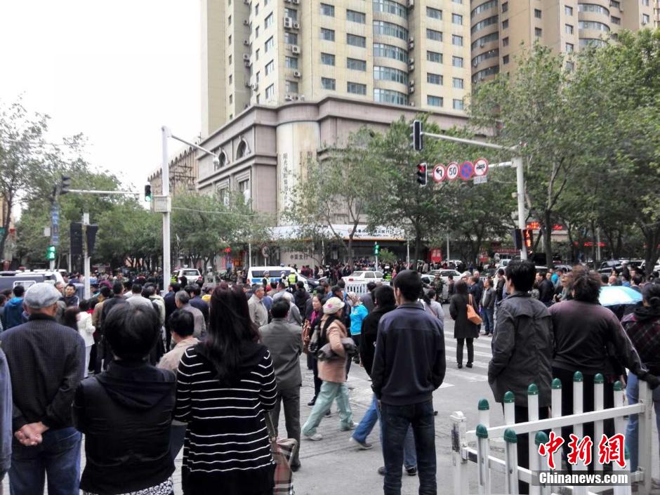 自治區(qū)和烏魯木齊市有關(guān)部門迅速處置，傷員已全部送往醫(yī)院救治。