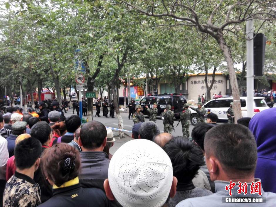 自治區(qū)和烏魯木齊市有關(guān)部門迅速處置，傷員已全部送往醫(yī)院救治。