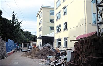 　該山莊目前正在建四星級賓館。新京報記者 吳江 攝