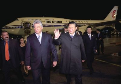 21日晚,習(xí)近平乘坐的專機(jī)抵達(dá)哈瓦那何塞·馬蒂國(guó)際機(jī)場(chǎng)。古巴國(guó)務(wù)委員會(huì)第一副主席兼部長(zhǎng)會(huì)議第一副主席