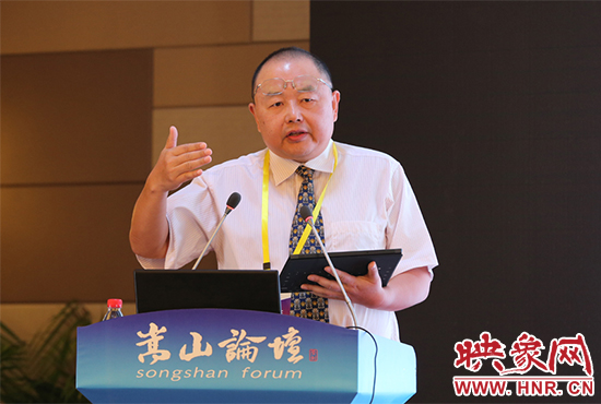 清華大學(xué)國學(xué)院副院長劉東演講。