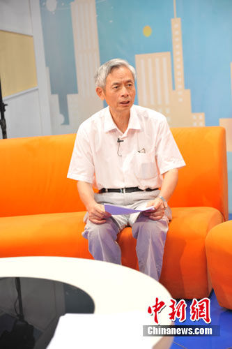 中國房地產(chǎn)業(yè)協(xié)會(huì)名譽(yù)副會(huì)長朱中一參加中新網(wǎng)房產(chǎn)頻道視頻訪談。