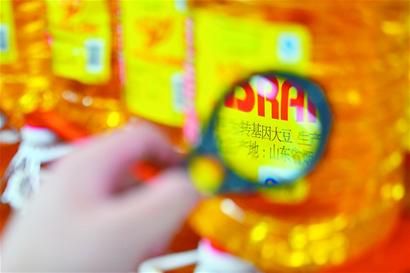 　市場(chǎng)上的轉(zhuǎn)基因油。資料圖