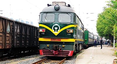 綠皮車 較早的老式火車，客車車廂以綠色為主