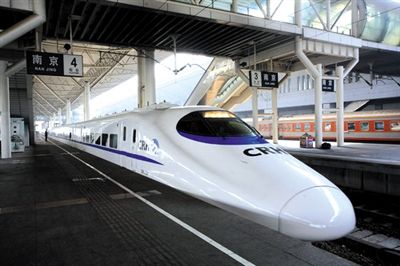 　白皮車 動車，高鐵基本全白色