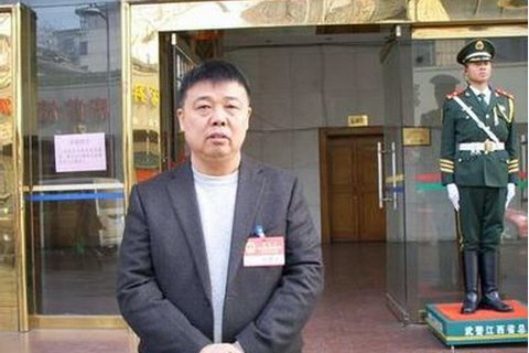 江西大富集團(tuán)董事長、原萍鄉(xiāng)市人大代表何春明。