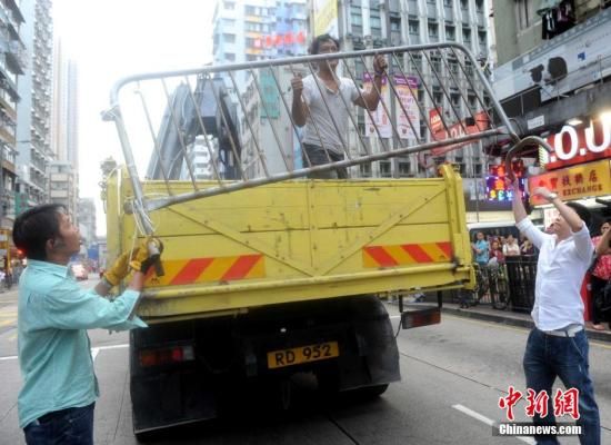 10月22日，香港違法“占領(lǐng)中環(huán)”行動進入第25日。