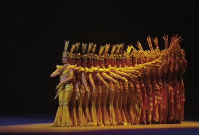 在歡迎晚宴上，上演經(jīng)典節(jié)目千手觀音。新華社發(fā)