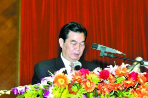 汕頭市政協(xié)原主席賴(lài)益成昨過(guò)堂