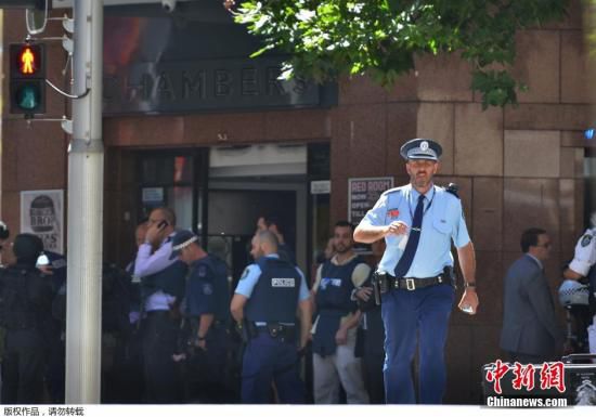 發(fā)生人質(zhì)劫持的咖啡屋位于馬丁廣場，是悉尼市最為繁忙的中央商業(yè)區(qū)。