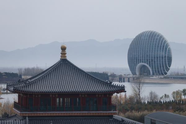 　因APEC會(huì)議籌備，雁棲湖景區(qū)于10月25日關(guān)閉至11月14日重新開放。 劉行喆 澎湃資料