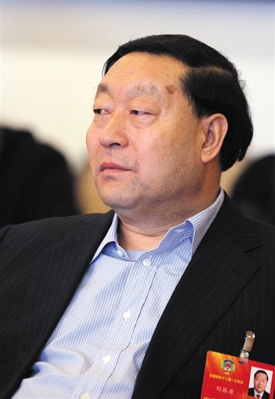 政協(xié)委員、國家電網(wǎng)公司董事長劉振亞說，原來其工資超過100萬，現(xiàn)在他是公司里降薪最多的。圖/CFP