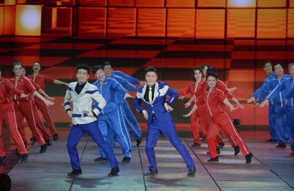 《小蘋果》、《最炫民族風》等廣場舞曲將會有全國統(tǒng)一、編排科學、帶給人正能量的全新動作。 CFP 資料