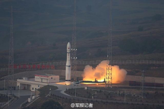 長征六號運(yùn)載火箭發(fā)射現(xiàn)場 解放軍報攝